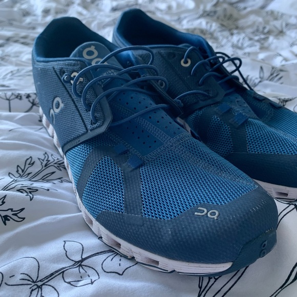 On Running cloud shows (men’s 9, women’s 10.5) - Picture 3 of 5